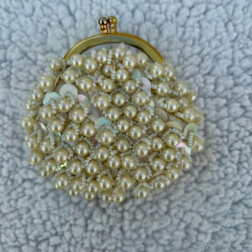 Vintage Delill Pearl-Embellished Gold Change Coin Purse Sequins